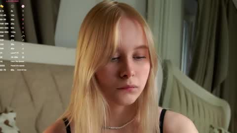 Snapshot of naomibry chatting on 04.05.26 Angel online show from 04.05.26