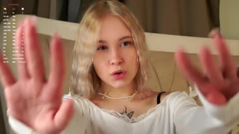 Snapshot of naomibry chatting on 04.06.26 Angel online show from 04.06.26