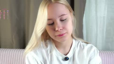 Snapshot of naomibry chatting on 04.14.26 Angel online show from 04.14.26