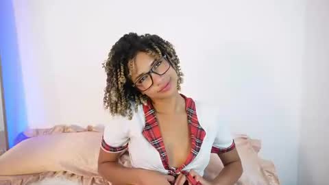 naomidawson online show from 07.22.26