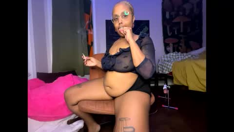 Naomigiirl6 online show from 12.28.24
