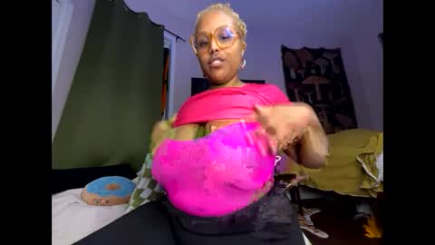 Naomigiirl6 online show from 01.18.25