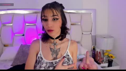 Snapshot of naomiharuno chatting on 02.21.25 naomiharuno online show from 02.21.25