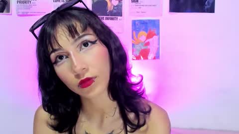 Snapshot of naomiharuno chatting on 10.28.25 naomiharuno online show from 10.28.25