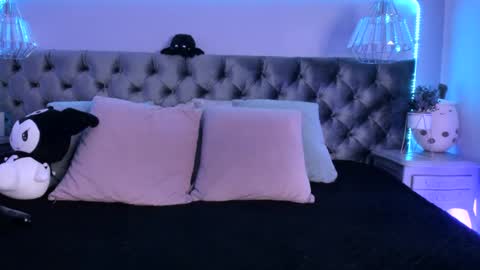 Naomi online show from 02.13.25