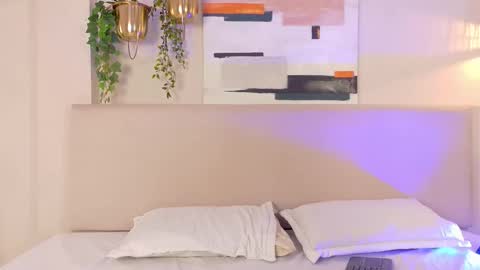 Snapshot of naomiklarc chatting on 11.12.25 Naomi Klarc online show from 11.12.25