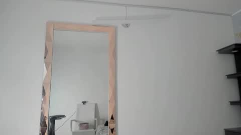 naomisaenz01 online show from 04.17.26