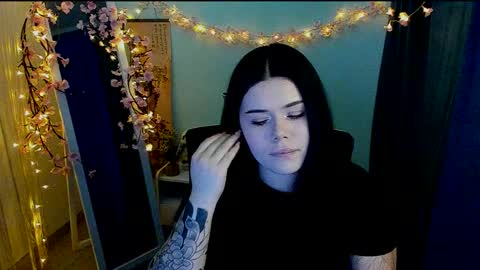 Snapshot of naomivibes chatting on 03.04.26 Naomi online show from 03.04.26