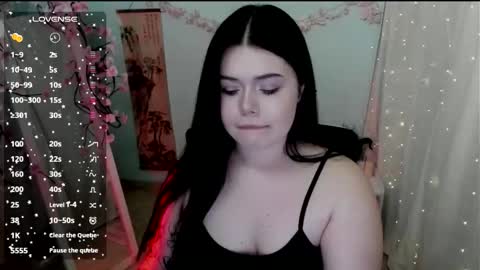 Snapshot of naomivibes chatting on 03.25.26 Naomi online show from 03.25.26