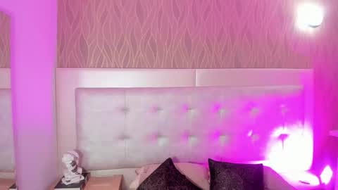 Snapshot of naomiwhitee chatting on 07.19.26 NaomiWhite online show from 07.19.26