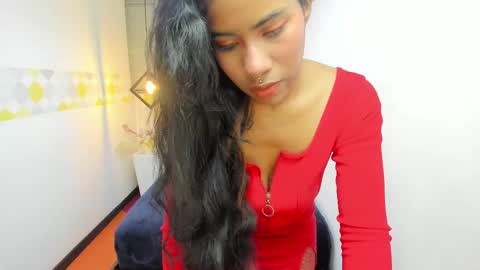 Snapshot of naomy__smith__ chatting on 02.05.25 N A O M Y online show from 02.05.25