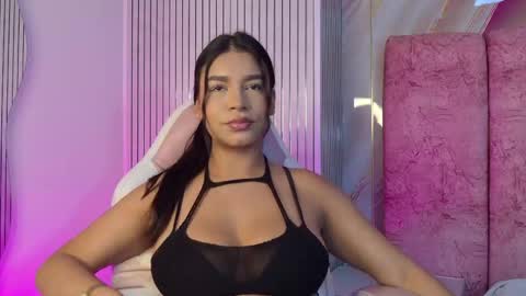 Snapshot of naomy_gomez_ chatting on 05.10.26 Naomy online show from 05.10.26