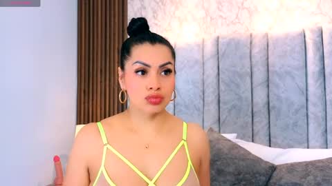 Naomy Smith online show from 04.17.26