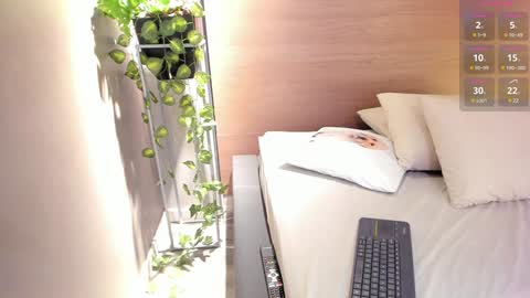 Naomy  online show from 01.27.25