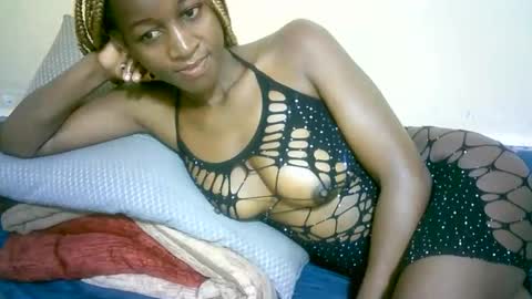 Snapshot of nastyafrika chatting on 09.12.25 Marie online show from 09.12.25