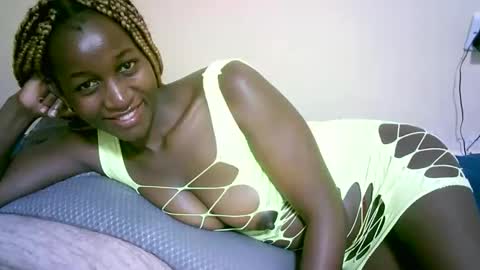 Snapshot of nastyafrika chatting on 09.19.25 Marie online show from 09.19.25