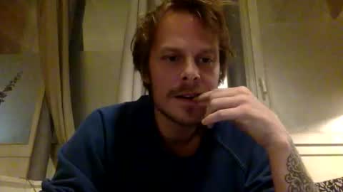 Snapshot of nastyloveparis chatting on 10.27.25 nastyloveparis online show from 10.27.25