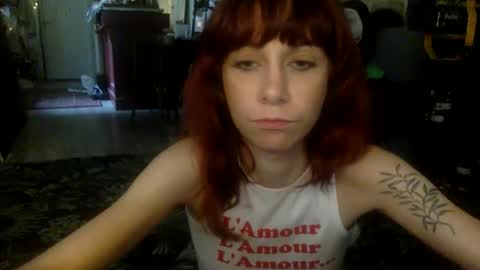 Snapshot of nastyloveparis chatting on 10.28.25 nastyloveparis online show from 10.28.25