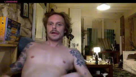 Snapshot of nastyloveparis chatting on 11.08.25 nastyloveparis online show from 11.08.25