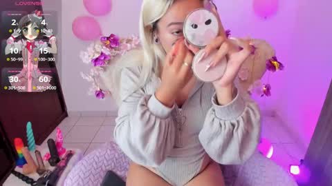 Nataliua Henao online show from 10.14.25