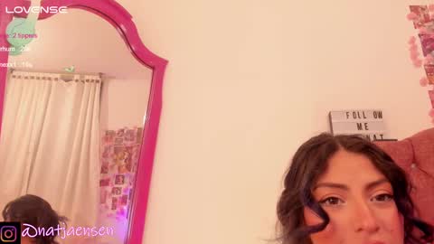 Snapshot of natalie_jaensen chatting on 02.09.25 online show from 02.09.25