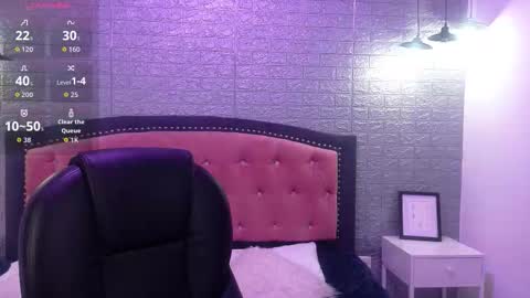 Snapshot of natalie_loffreda chatting on 09.09.25 natalie online show from 09.09.25