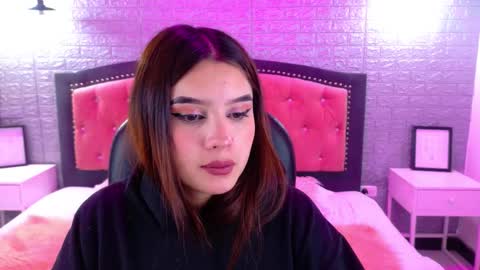 Snapshot of natalie_loffreda chatting on 09.22.25 natalie online show from 09.22.25