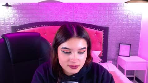 Snapshot of natalie_loffreda chatting on 09.25.25 natalie online show from 09.25.25