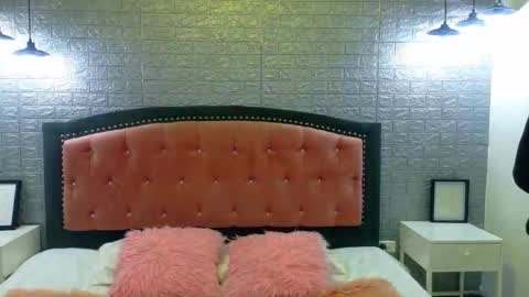 Snapshot of natalie_loffreda chatting on 10.08.25 natalie online show from 10.08.25