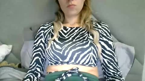 Snapshot of nataliexo111 chatting on 09.11.25 Natali online show from 09.11.25