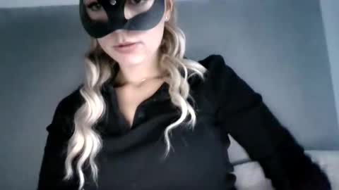 Snapshot of nataliexo111 chatting on 10.01.25 Natali online show from 10.01.25