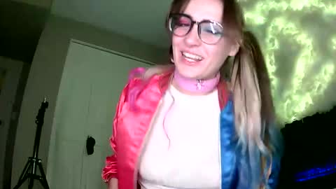 Snapshot of natasha_123341319 chatting on 10.31.25 natasha_123341319 online show from 10.31.25