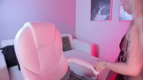Natasha  Bennett online show from 05.28.26