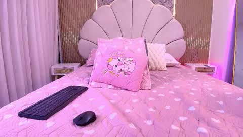 Snapshot of natasha_luna_ chatting on 11.18.25 Natasha online show from 11.18.25