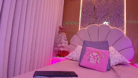 Snapshot of natasha_luna_ chatting on 11.26.25 Natasha online show from 11.26.25