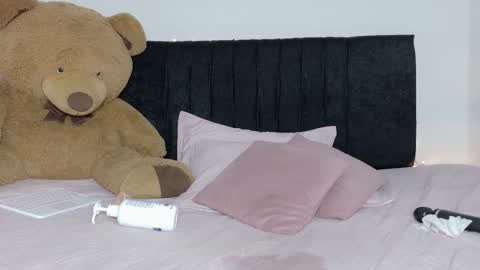 Snapshot of natashaparker__ chatting on 02.13.26 Natasha online show from 02.13.26