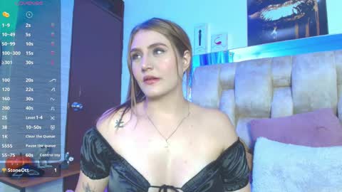 Snapshot of natasharobbins chatting on 10.17.25 online show from 10.17.25