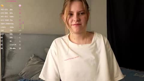 Snapshot of natashiareichow chatting on 11.17.25 Nata online show from 11.17.25