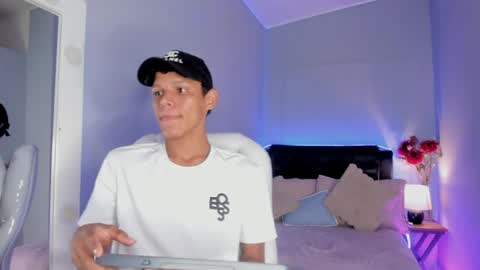 Snapshot of nathalie_moon_ chatting on 04.08.26 nathalie_moon_ online show from 04.08.26