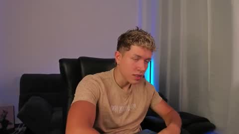 Snapshot of nathan_blake_ chatting on 11.04.25 Nathan online show from 11.04.25