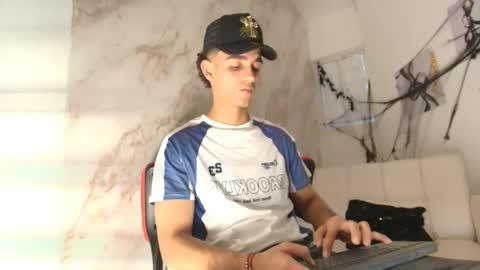 Snapshot of nathan_shimmer chatting on 11.01.25 nathan_shimmer online show from 11.01.25