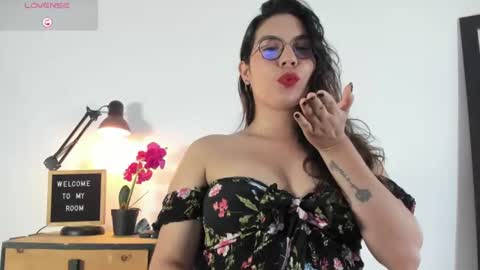 Snapshot of nattytrainor chatting on 06.30.26 Natty Trainor online show from 06.30.26