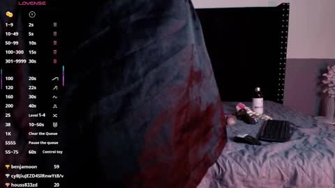 Gwen  online show from 02.13.25