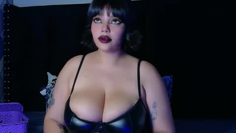 Snapshot of naturaltitss_ chatting on 04.30.26 Gwen online show from 04.30.26