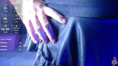 Snapshot of naturaltitss_ chatting on 05.20.26 Gwen online show from 05.20.26
