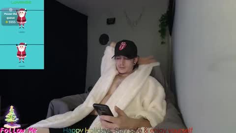 Snapshot of naturesbest951 chatting on 12.22.25 NATURESBEST online show from 12.22.25