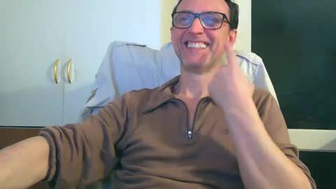 Snapshot of naturista25 chatting on 11.30.25 naturista25 online show from 11.30.25