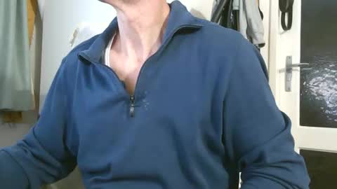 Snapshot of naturista25 chatting on 12.20.25 naturista25 online show from 12.20.25