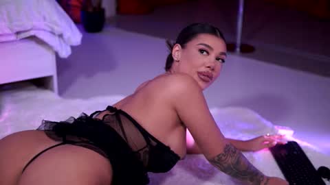 Naty online show from 12.22.25