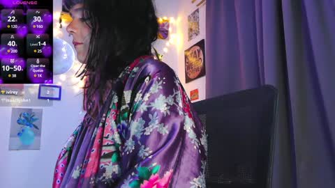 Em  please help me reach 100 thumbs up 3 online show from 01.13.25